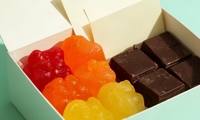 Vegan sweet gift box with fruit jellies, dark chocolate and ingredient labels
